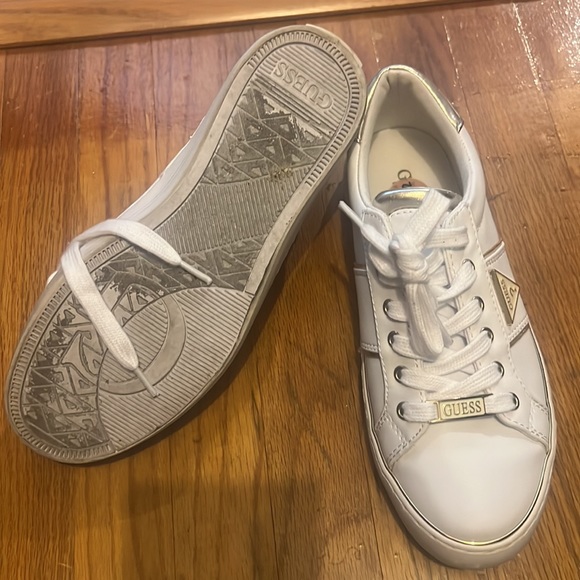 Guess - Picture 2 of 4